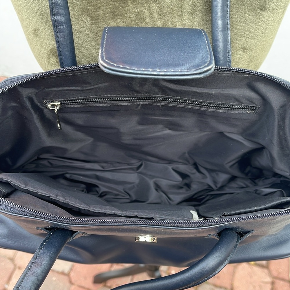 Women’s Hand Bag - Picture 4 of 4
